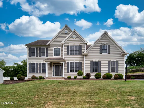 15 S Outlook Drive, Halfmoon, NY 12118