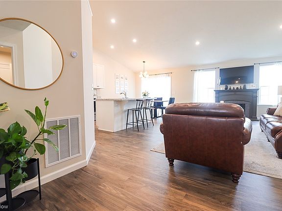 5th image of 2115 Canterbury Dr