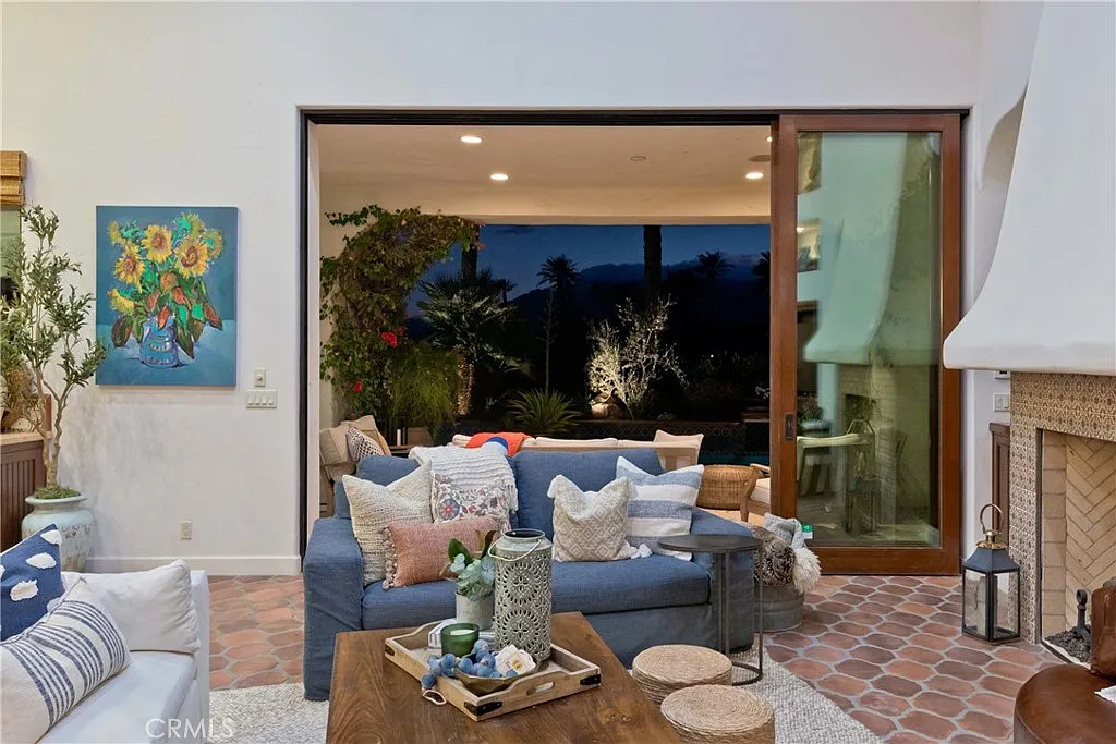 3 bed, 3.5 bath, 4061 sqft, $7,999 — Photo 4