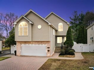 272 Rockland Ave, Norwood, NJ 07648