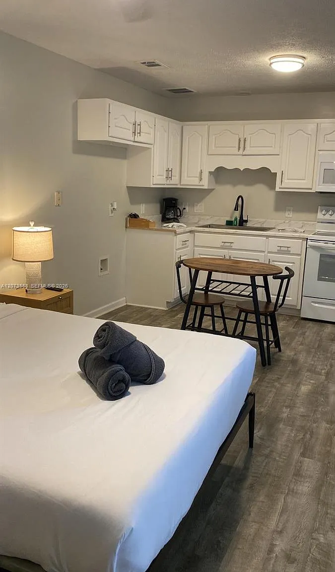 1 bed, 1.0 bath, $1,500 — Photo 1