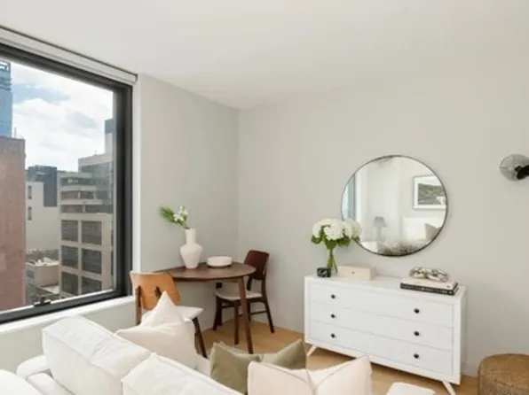 311 11th Avenue image 3 of 24