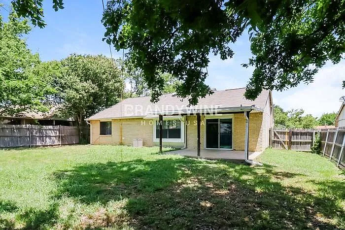 802 Edgemont Dr — Photo 20