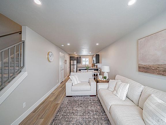 4th image of 1600 Hannah Ln