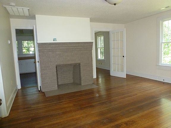 3rd image of 279 Woodlawn Ave