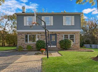 423 E Shorewood Rd, Round Lake Beach, IL 60073