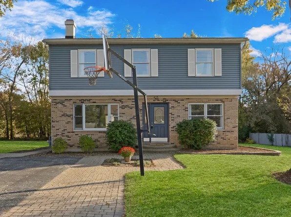 423 E Shorewood Rd, Round Lake Beach, IL 60073