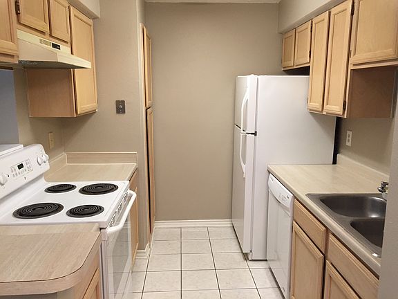 3rd image of 1525 Lincoln Way APT 102A