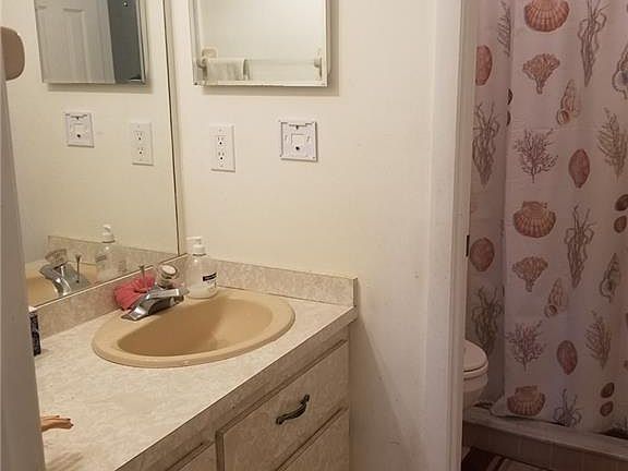 4th image of 10427 New Bedford Ct