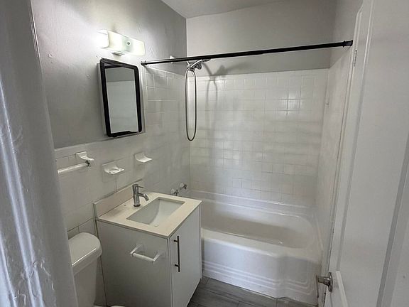 5th image of 2722 Poinsettia Ave APT 16