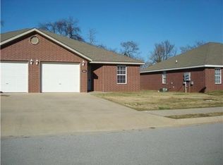 813 Meadowlands Dr, Centerton, AR 72719