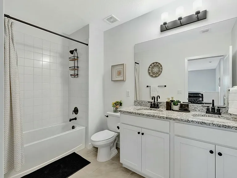 601 NE Waters Edge Ln — Photo 29