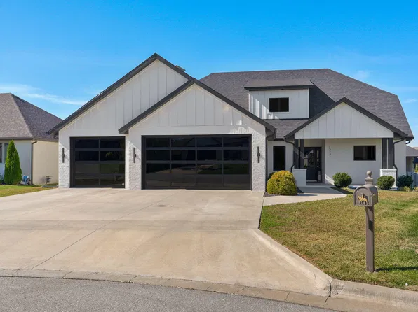 1527 N Edgemont Circle, Springfield, MO 65802