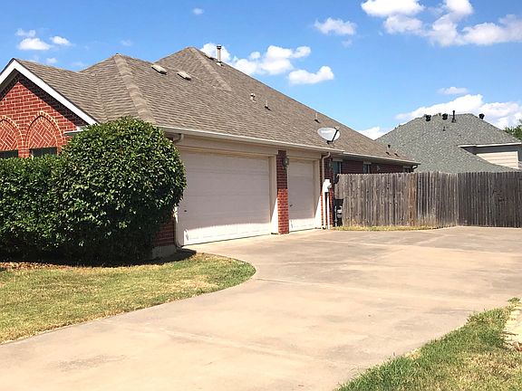 2nd image of 3002 Saint Amanda Dr