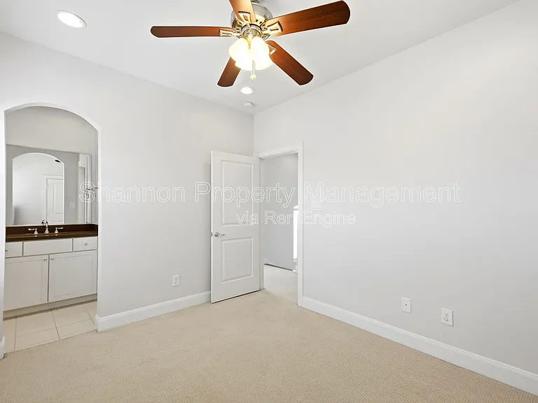 8239 Cambridge St — Photo 14