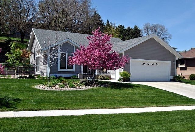 Pending: 1209 Green St, Yankton, SD 57078