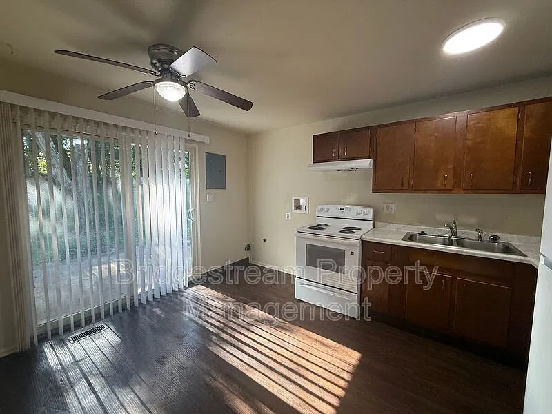 2 bed, 1.0 bath, 750 sqft, $925 — Photo 3