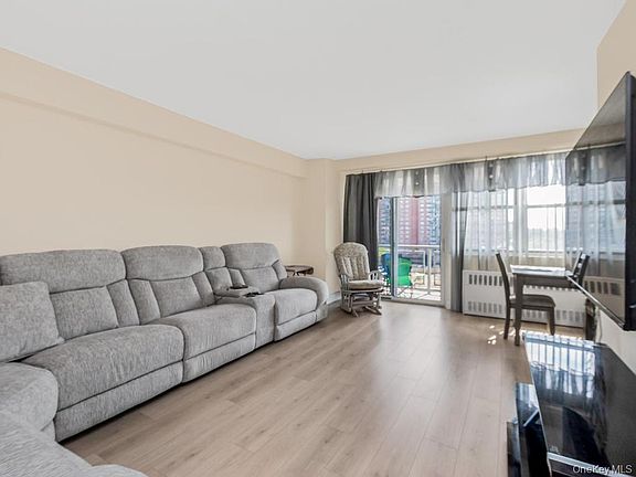 2nd image of 820 Boynton Avenue #7A
