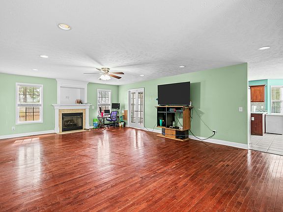 4th image of 98 Teak Wood Ct