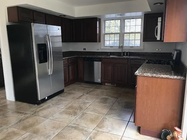 691 W Everett Rd — Photo 10