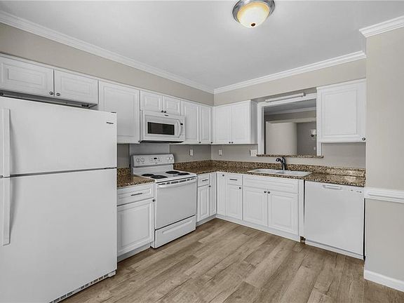 3rd image of 2409 Rennie Dr