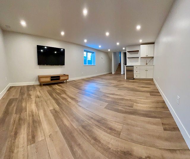 1st image of 121 Burgundy Cir