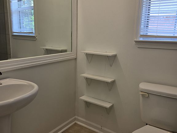 2nd image of 945 Ruth Dr