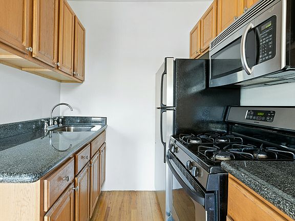 3rd image of 192 Sackett St #4F