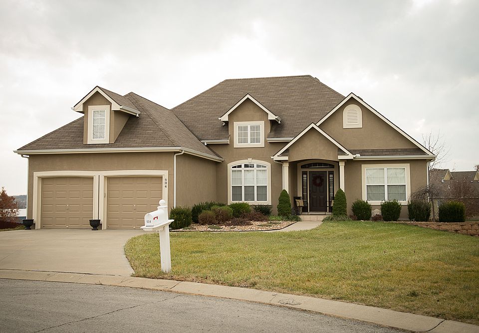 1st image of 604 NW Silverstone Ct