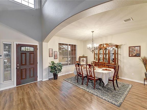 5th image of 1004 Abbeyglen Castle Dr