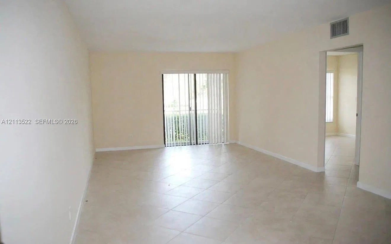 Newport Condo — Photo 3