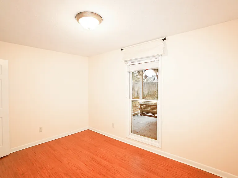 325 Mockingbird Ln — Photo 16