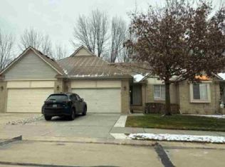 50830 Raintree Cir, Chesterfield, MI 48047