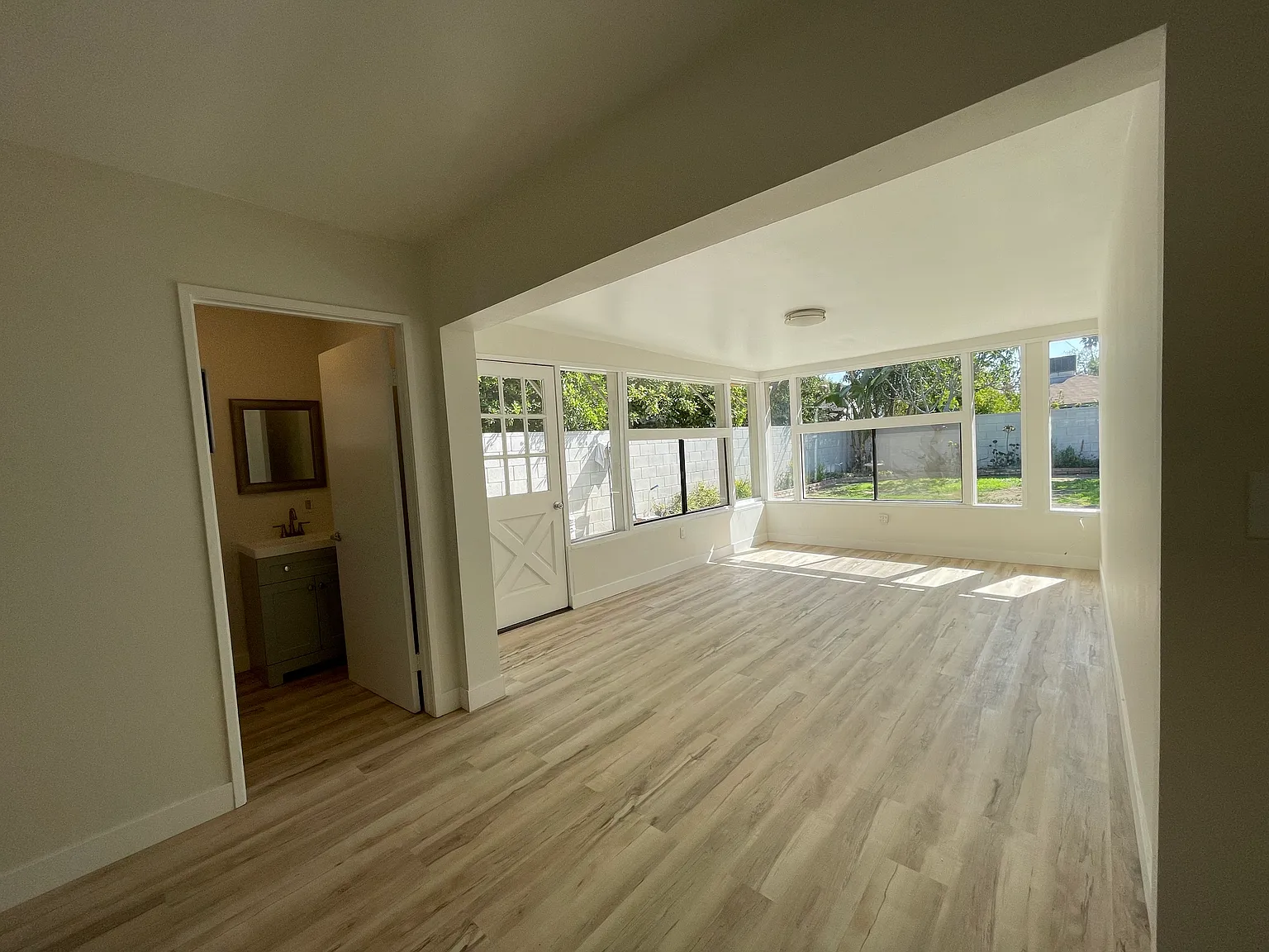 1 bed, 750 sqft, $2,395 — Photo 3