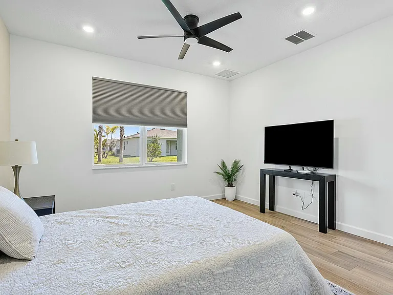 13404 Brotherhood Way — Photo 25
