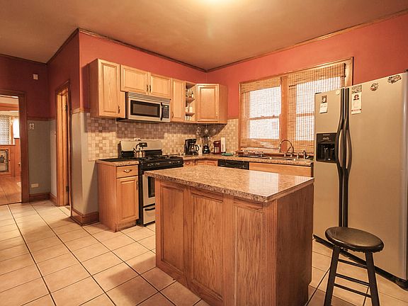 4th image of 10514 S Bensley Ave