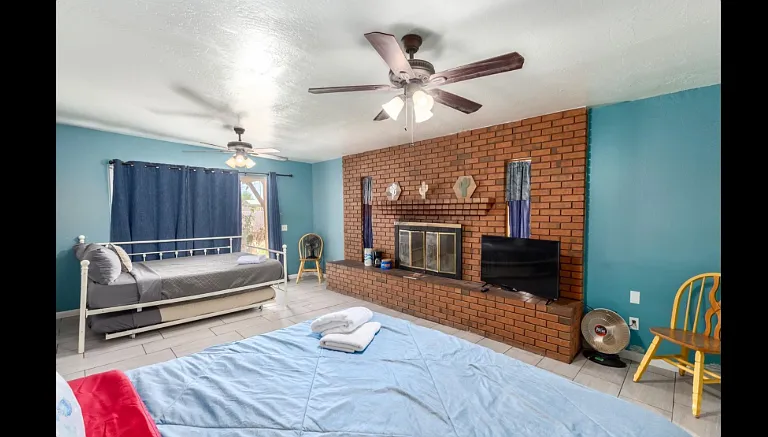 W Jasmine St — Photo 3