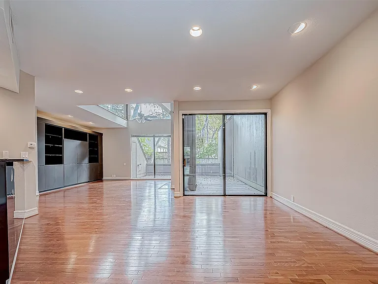 316 Litchfield Ln — Photo 19