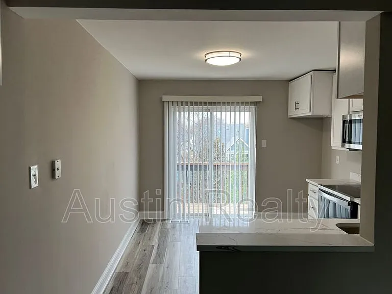437 S Clay Ave #7 — Photo 2