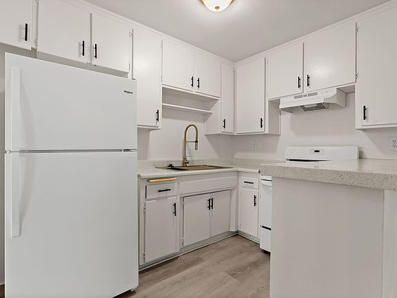 3rd image of 5519 Klump Ave #8