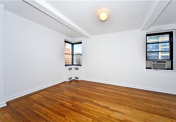 3rd image of 160 7th Ave #1408