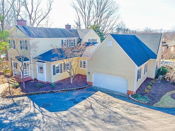 2nd image of 112 Carriage Way