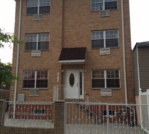 4th image of 10113 Avenue N