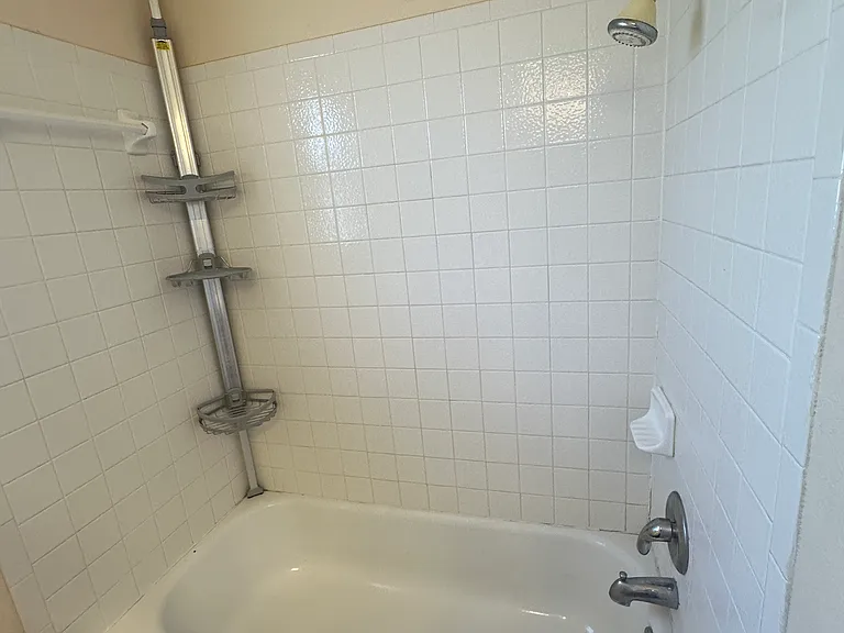 17403 Orwell Ln — Photo 7
