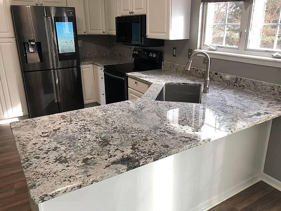 4th image of 1570 Carmel Dr