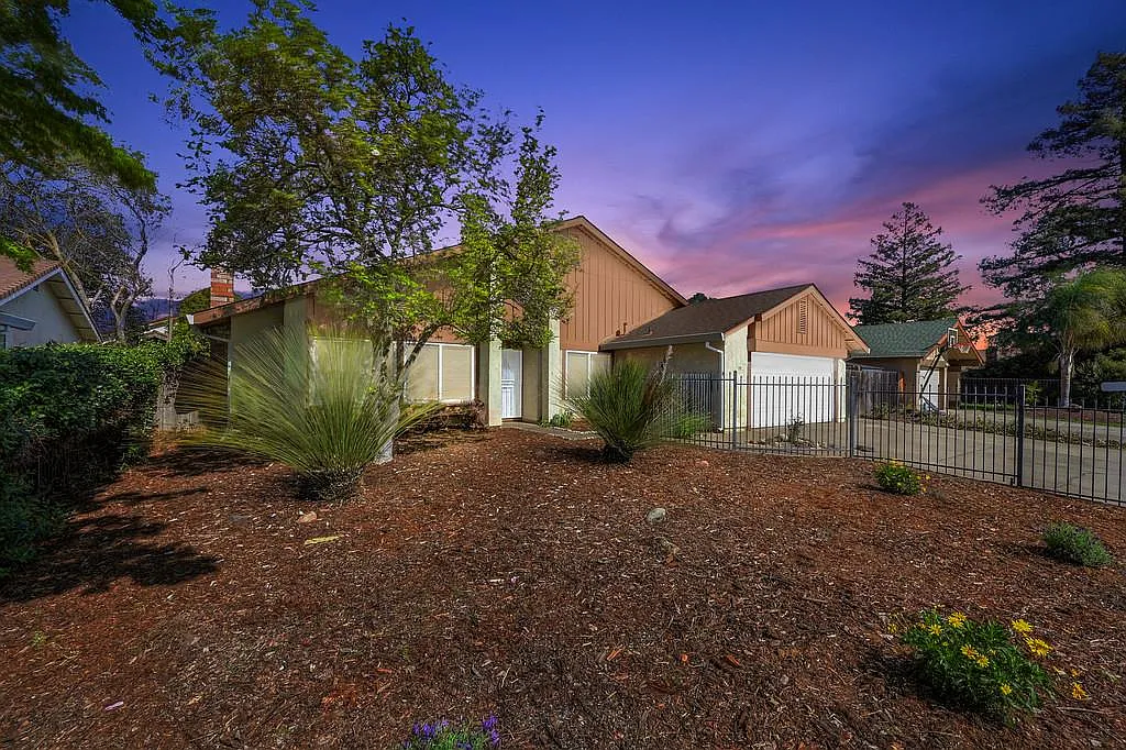 9013 Meadowsweet Way photo 1