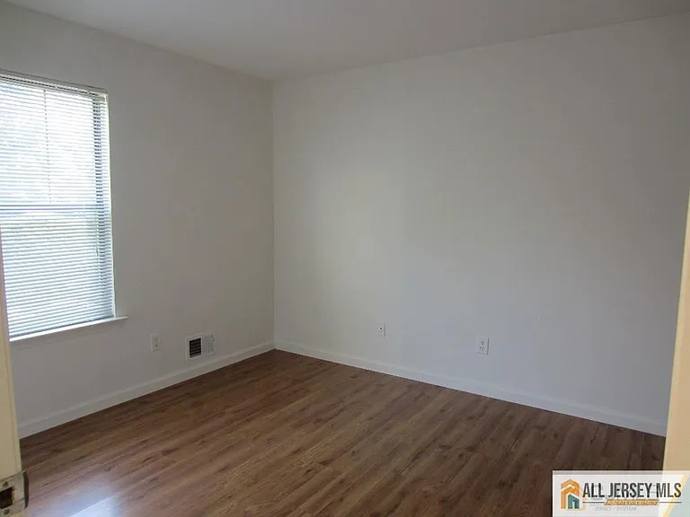 46 Lear Ct — Photo 6