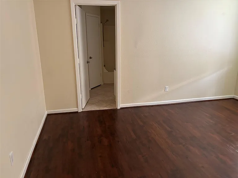 11427 Mulholland Dr — Photo 23