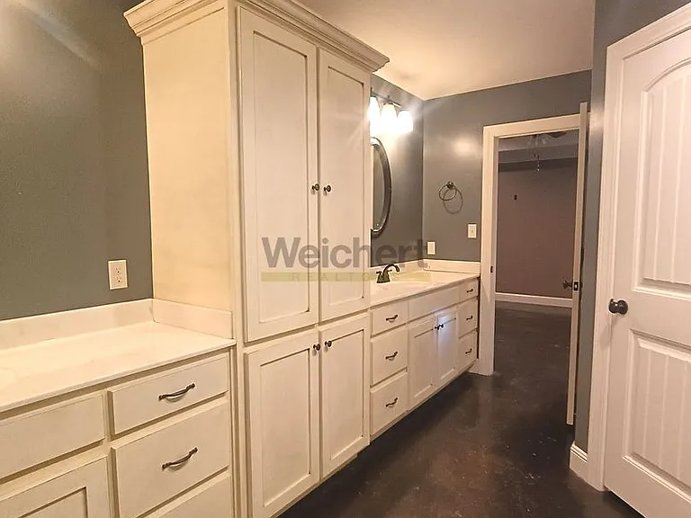 1112 Gregory Ct — Photo 15