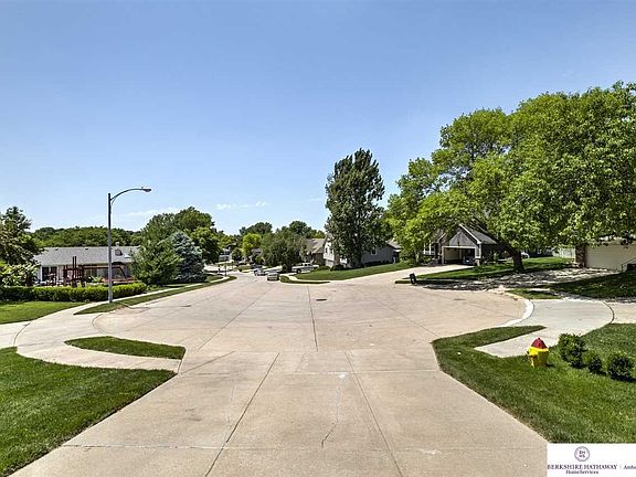 5th image of 14993 Charles Cir